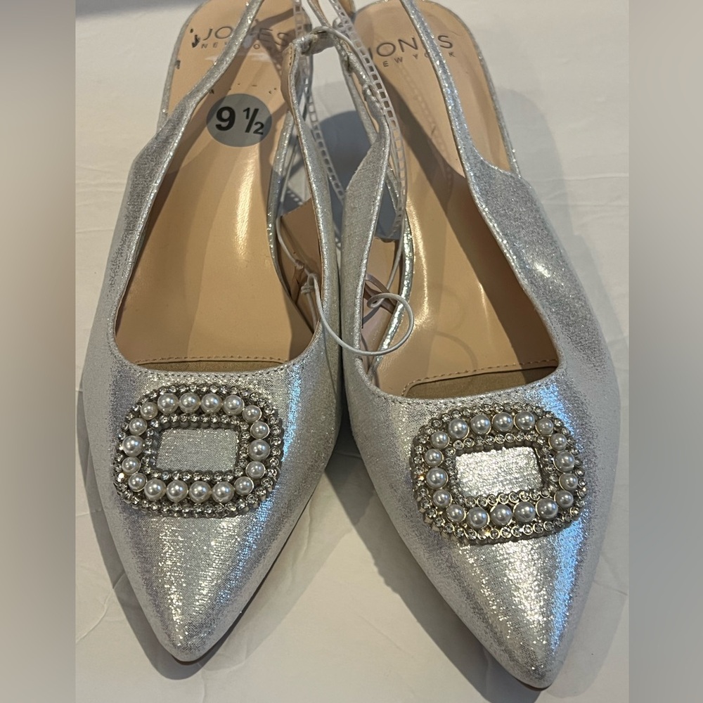 Jones New York Kitten Heels Elegant Silver Women's Pearl Dressy 9.5 Chic Shoes